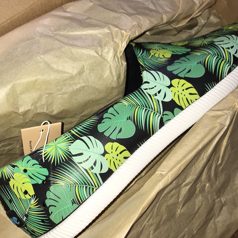 Native Verona Print Jiffy Black Shell White Pickle Foliage Shoes NIB